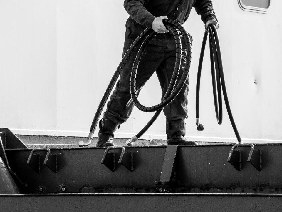 Homme en noir et blanc